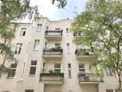 Hausansicht vor Sanierung von der Straße