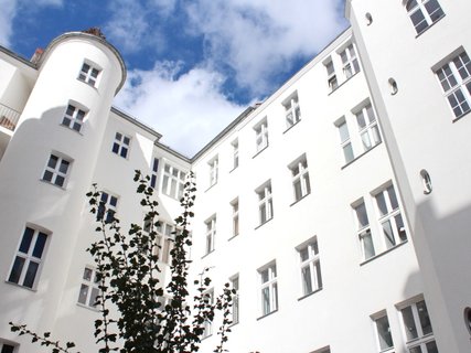 Détail de la façade face à la cour