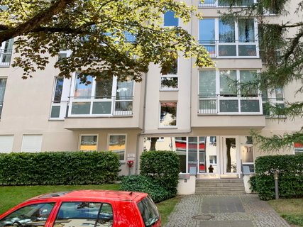 Eingang zum Haus und Vorgarten