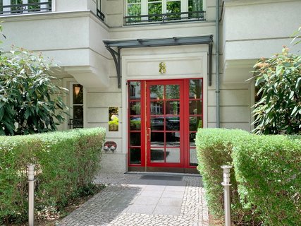 Eingang zum Haus und Vorgarten