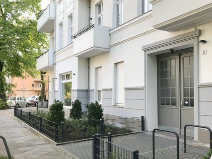 Eingang zum Haus und Vorgarten