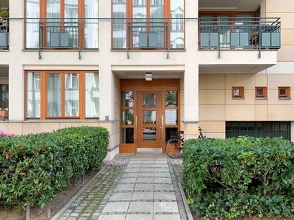 Eingang zum Haus und Vorgarten