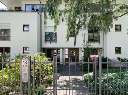 Eingang zum Haus und Vorgarten