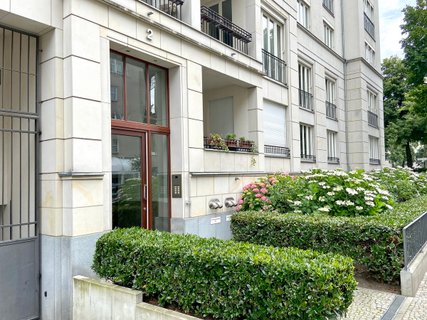 Hauseingang mit Vorgarten