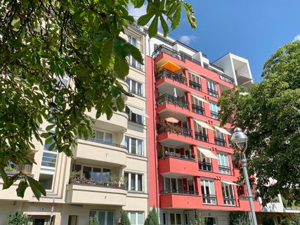 Straßenfassade Neubauensemble