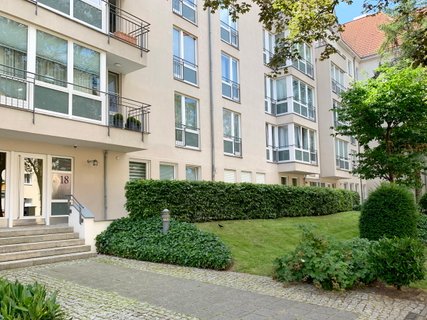 Eingang zum Haus und Vorgarten