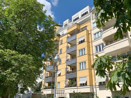 Straßenfassade Neubauensemble