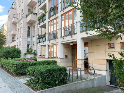 Eingang zum Haus und Vorgarten