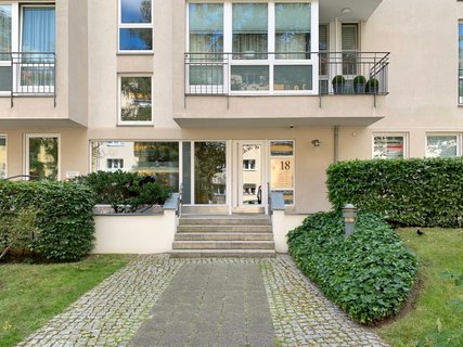 Eingang zum Haus und Vorgarten